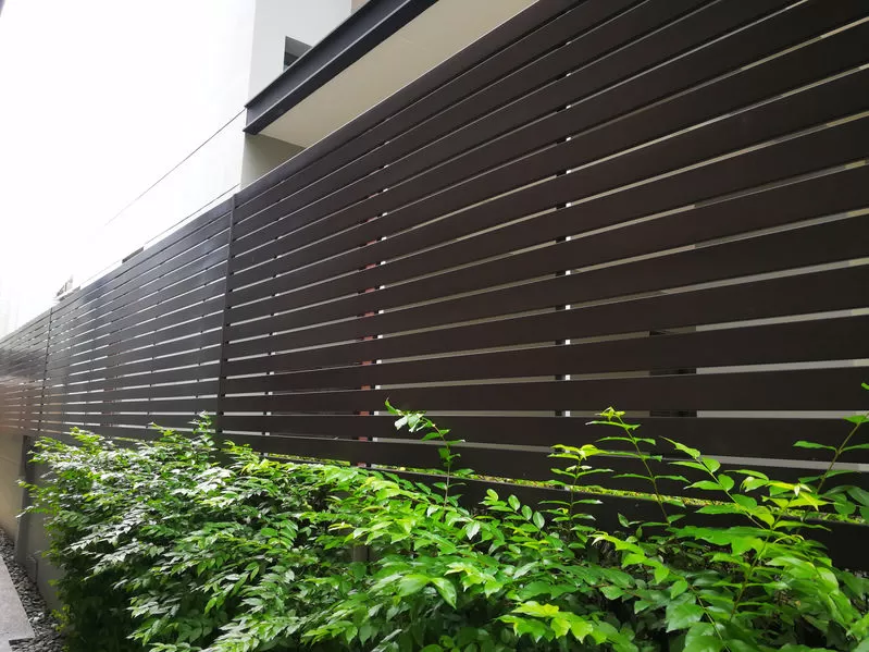 Installation et pose de panneaux rigides