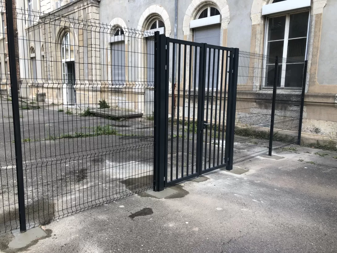 Clôture haute